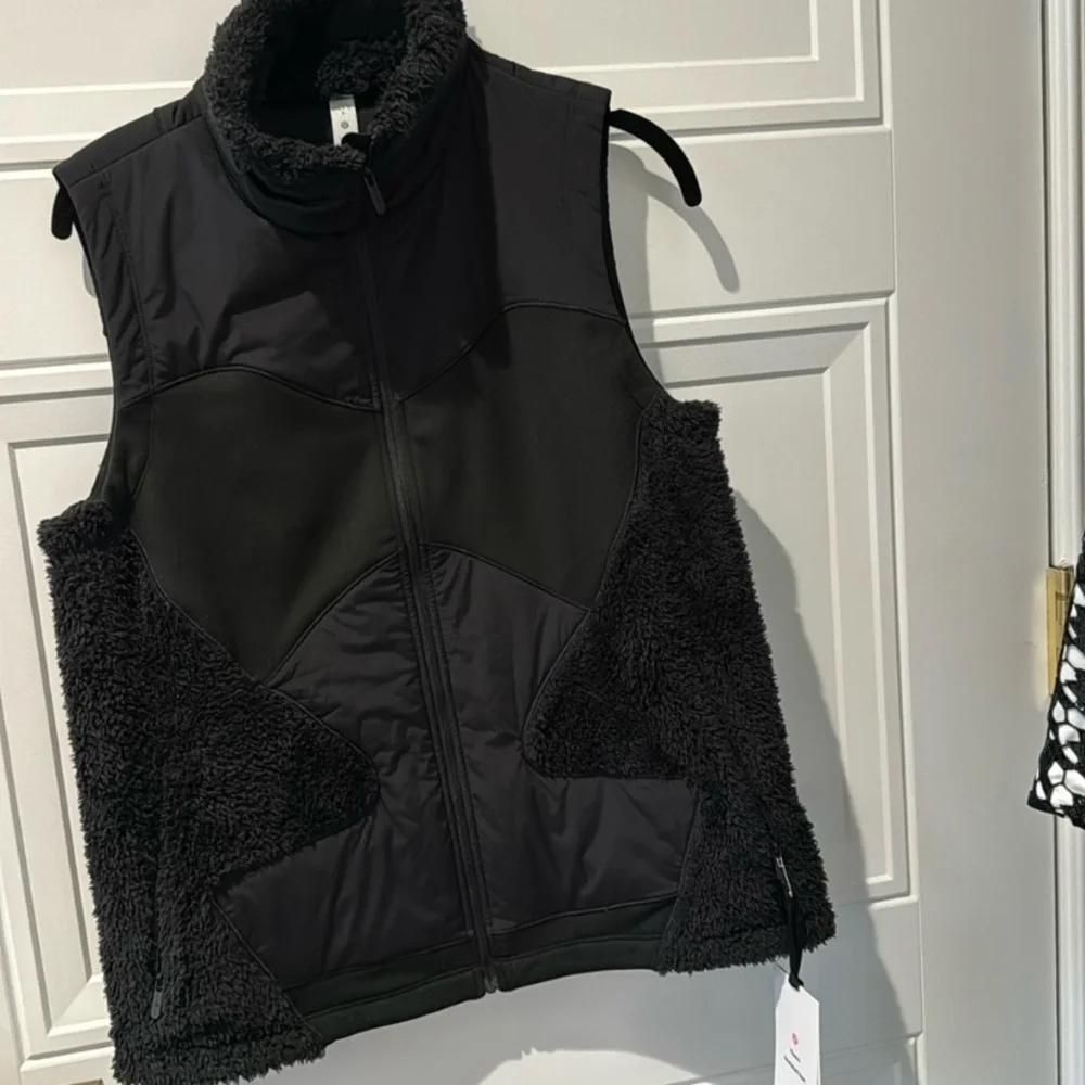 🆕WT! Lululemon Fleece-Lined Running Vest in Black • Woman’s Size 6 - Picture 9 of 10